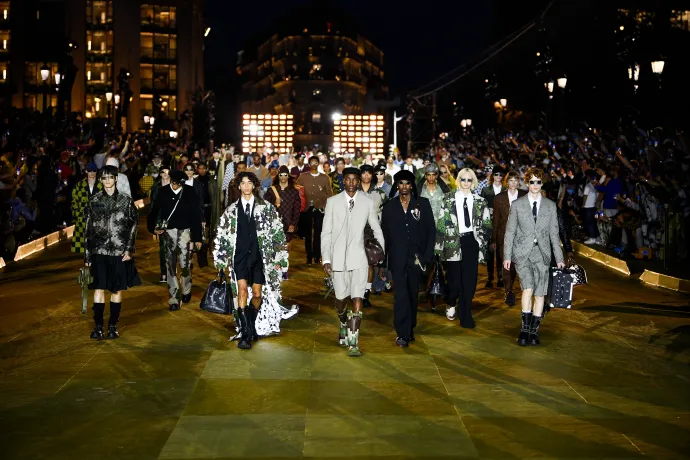 Férfiszoknyák, pixelek, logók és hírességek – Pharrell Williams bemutatta első Louis Vuitton-kollekcióját