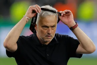 Négymeccses eltiltást kapott Mourinho, amiért kibaszott szégyennek nevezte az El-döntő bíróját