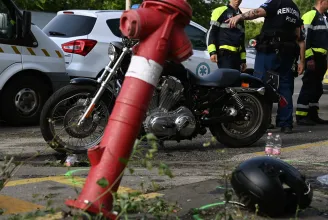 Motoros halt meg a Kerepesi úton, a Harley-Davidson-fesztiválra érkezőket két másik súlyos baleset is érte