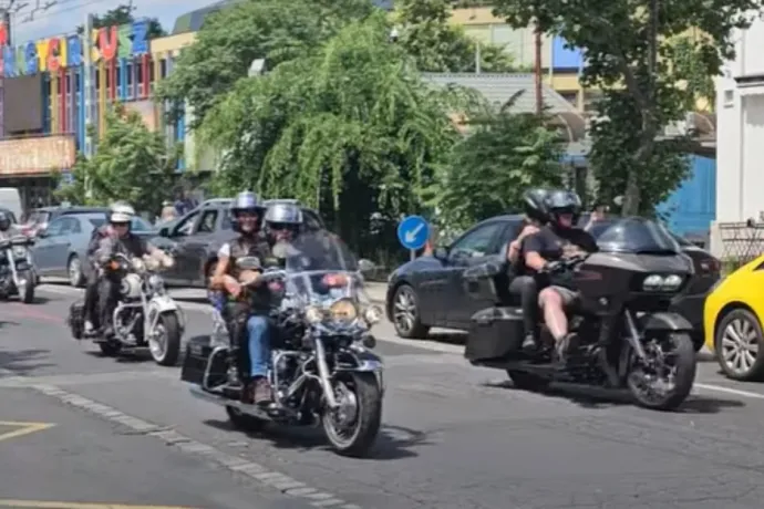 Így berregnek és vonulnak a Harley-Davidson-fanok a Városligetben