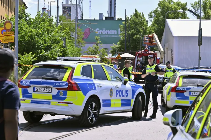 Egy ember meghalt, kilencen megsérültek amikor kisiklott egy hullámvasút Stockholmban