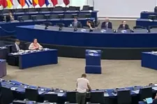 Zelenszkij kiárusítja az országot, mondta az EP baloldali ír képviselője