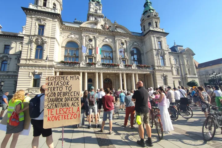 Hídfoglalásos civil demonstráció volt Győrben