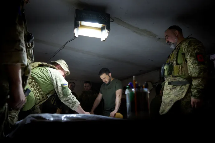 Volodimir Zelenszkij látogatást tesz a donyecki fronton 2023. június 26-án – Fotó: Ukrán elnöki sajtószolgálat / Reuters