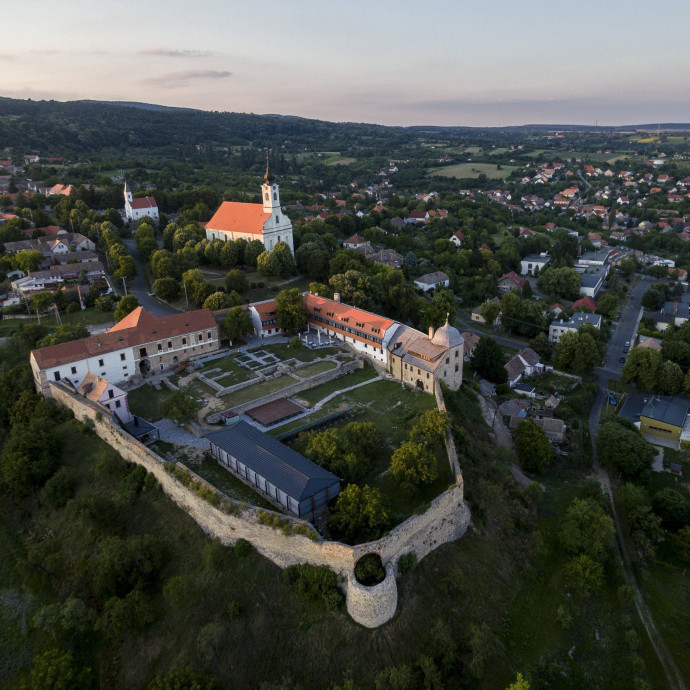 „Legfeljebb a kisbolt előtt isznak az emberek” – élet a magyar vidéken, ahol a leggyorsabban csökken a születésszám