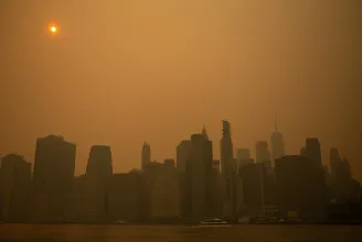 A Kanadában tomboló erdőtüzek miatt ismét narancssárgába borulhat New York felett az ég