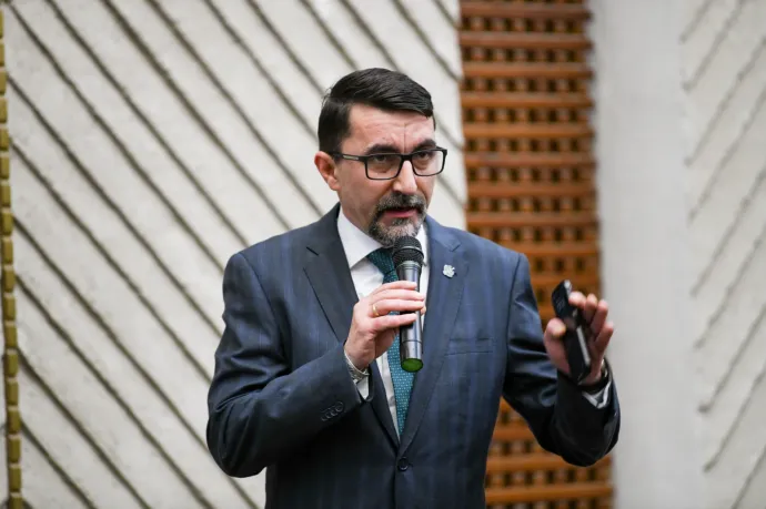 Az RMDSZ frakcióvezetője: A törvényhozók nem voltak olyan bátrak, hogy eltöröljék a különnyugdíjakat