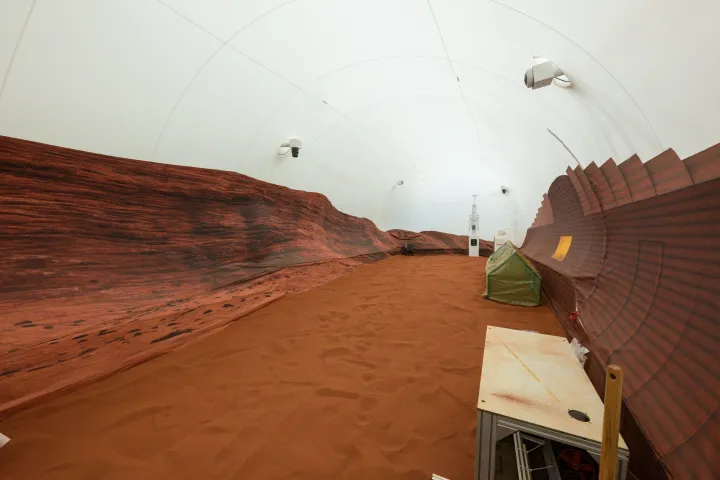 A szimulált marsbázis szimulált marsi völgye – Fotó: Bill Stafford / NASA