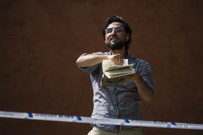 Salwan Momika egy stockholmi mecset előtt égetett el egy Koránt – Fotó: Jonathan Nackstrand / AFP 