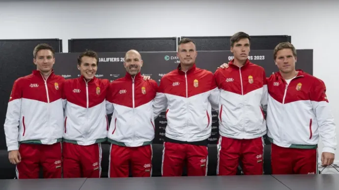 Team Captain Zoltán Nagy (third from left) and national team members Máté Valkusz, Zsombor Piros, Márton Fucsovics, Fábián Marozsán and Gergely Madarász (left to right) at the press conference for the Davis Cup qualifying event between Hungary and France in Tatabánya on 1 February 2023. Photo: Boglárka Bodnár / MTVA – Médiaszolgáltatás-támogató és Vagyonkezelő Alap