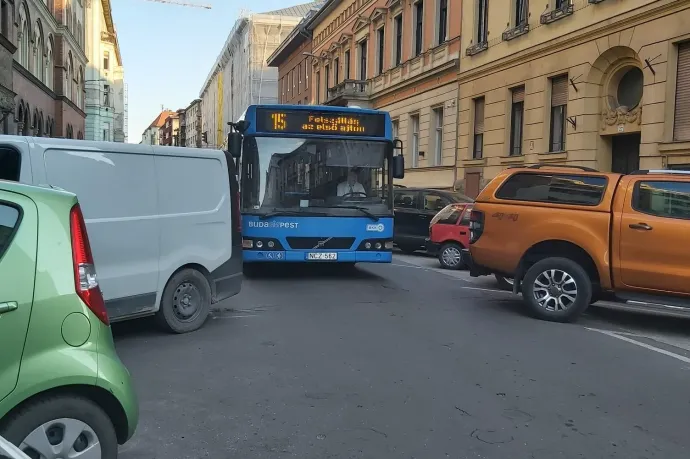 Ősztől B kategóriás jogosítvánnyal is lehet buszsofőrvizsgát tenni, akár 800 ezret is spórolhat