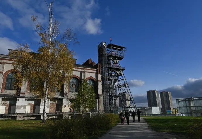 A katowicei szénbánya épületeit és az épületek alatti emeleteket a Sziléziai Múzeum vette birtokba, ahol bánya- és helytörténeti kiállítások, művészeti tárlatok láthatók – Fotó: Artur Widak / Anadolu Agency / AFP