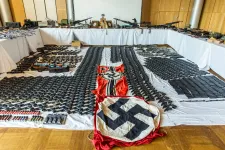 Több száz lőfegyvert és náci relikviákat foglaltak le ausztriai szélsőjobboldali motorosoktól