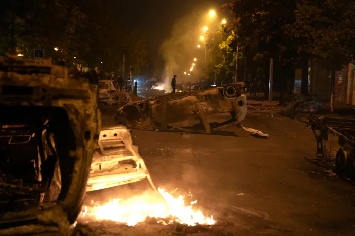 Folytatódnak a zavargások Franciaországban, csütörtökön 400 embert tartóztattak le