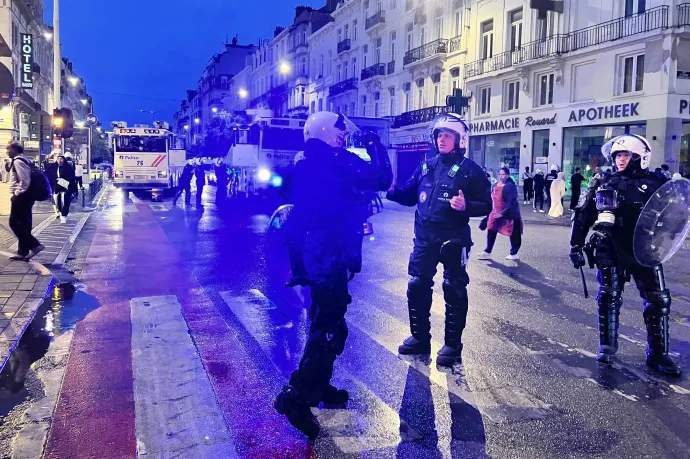 Rohamrendőrök Brüsszel belvárosában csütörtökön este – Fotó: Sylvain Plazy / Associated Press / MTI