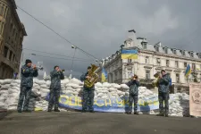 Égetnivaló katonák, cápákkal úszó muszka, felemelt kányafa: így lett Ukrajnában a zenéből is fegyver