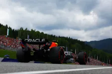 F1: Pérez újabb mélyrepülése után Verstappen hajszállal vitte az osztrák időmérőt