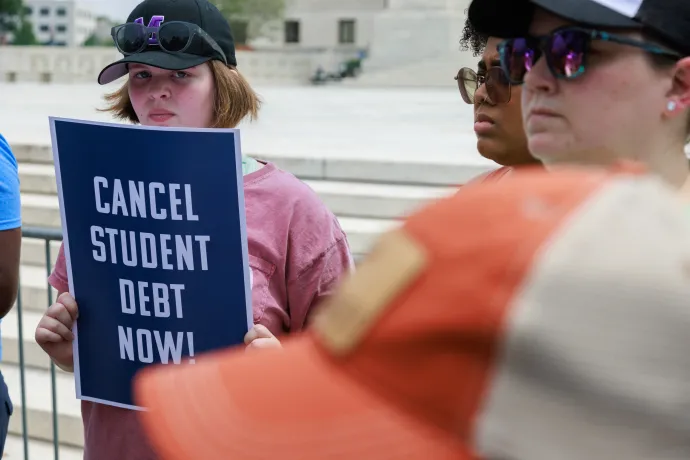 Az amerikai legfelsőbb bíróság keresztbe tett Biden egyik kampányígéretének, nem engedhető el a diákhitel