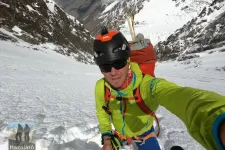 Oxigén és serpák nélkül indult a világ 9. legmagasabb hegycsúcsára Varga Csaba hegymászó