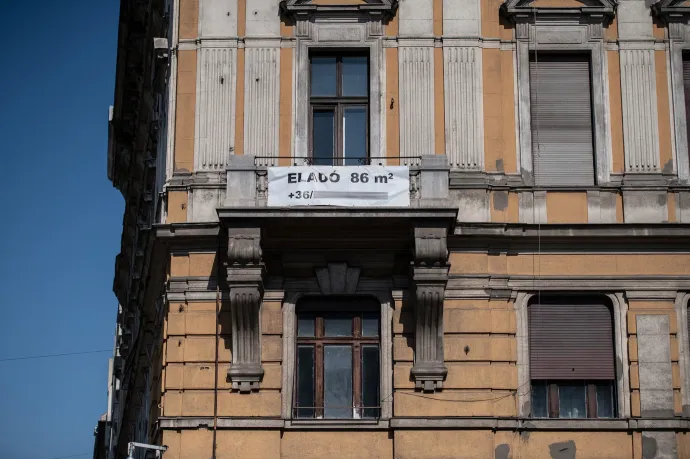 Hajszálnyit emelkedett az eladó lakások iránti kereslet, de közben nagyot zuhantak a lakáshitelek