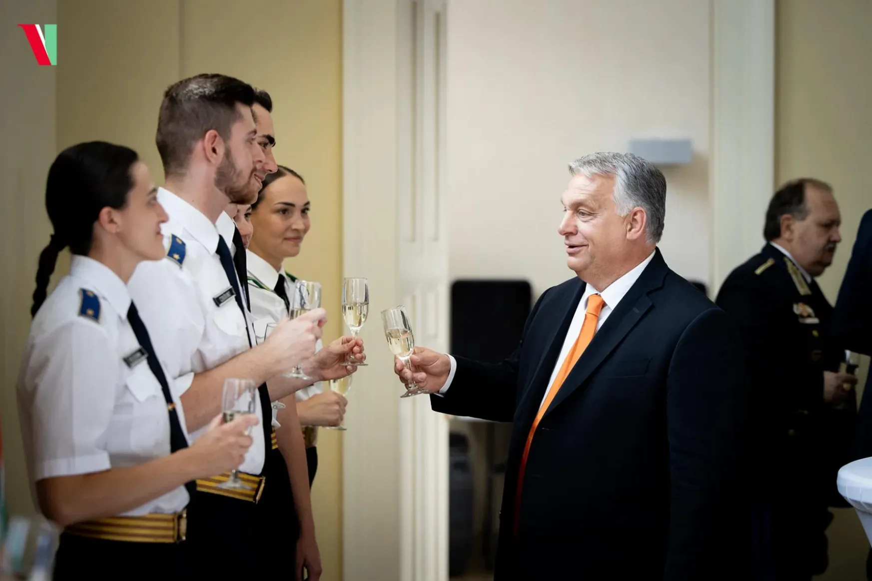 A hőguta tüneteit produkálja a magyar politika Facebookon