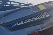 Race-001 volt a rendszáma annak az autónak, ami halára gázolt egy kerékpárost az Árpád hídon