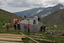 Új menedékház épül Románia második legmagasabb hegycsúcsa közelében