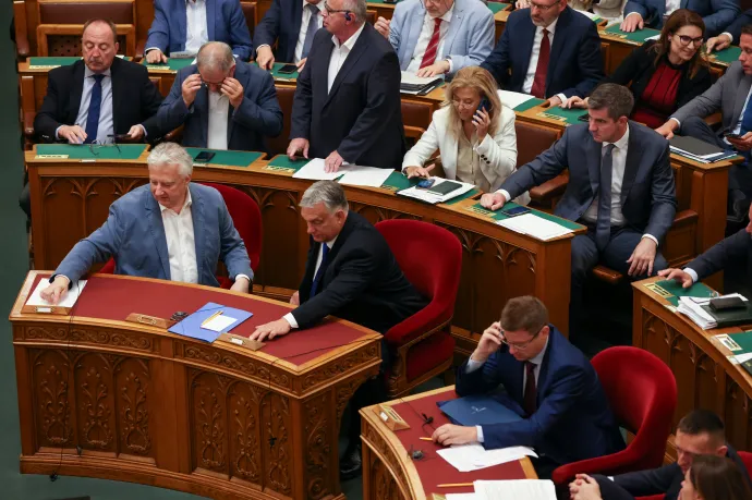 Megszavazta a parlament a státusztörvényt