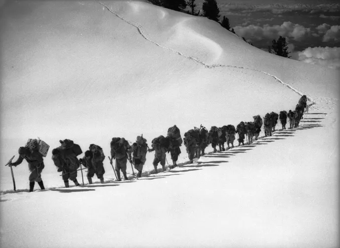 A negyedik német expedíció megkísérli megmászni a Nanga Parbat csúcsot 1934-ben – Fotó: Fox Photos / Getty Images
