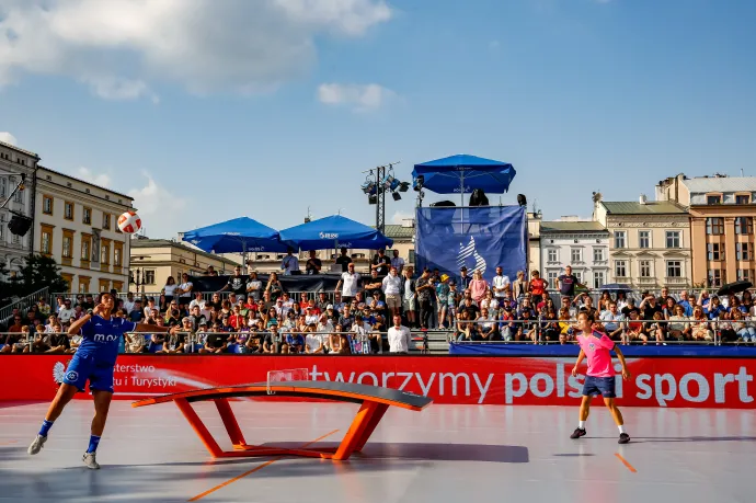 Barabási Kinga a döntő mérkőzésen és az azt követő díjátadón Krakkóban, 2023. jún. 29-én – Fotó: Dominika Zarzycka / NurPhoto / AFP