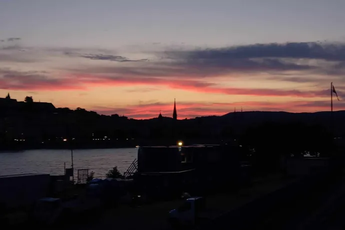 Jön, jön, jön a kánikula