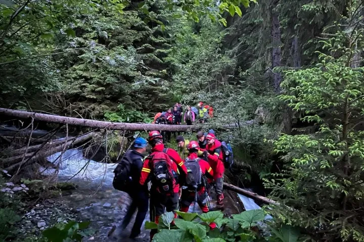 Magyarországi turistákat mentettek a romániai hegyimentők, 15 órát vett igénybe