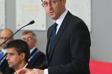 Sosem láttunk még Fidesz-kormányt ilyen elszántan spórolási lehetőségeket keresni