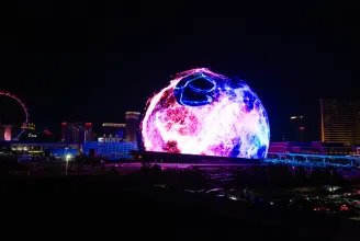 Beüzemelték Las Vegas legújabb látványosságát, a 2,3 milliárd dolláros LED-halálcsillagot