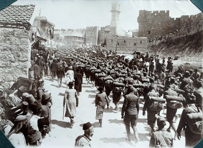 Az osztrák-magyar hadsereg katonáinak bevonulása Jeruzsálembe, 1916. május 9-én – Fotó: Kieselbach Gyula / Fortepan