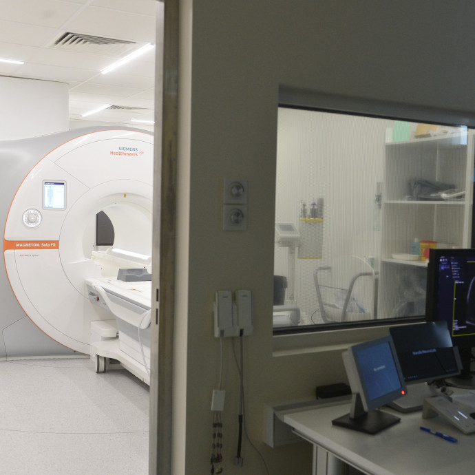 A kormány szerint tisztább viszonyokat, szakértők szerint rosszabb szolgáltatást hoz majd a CT- és MR-vizsgálatok államosítása