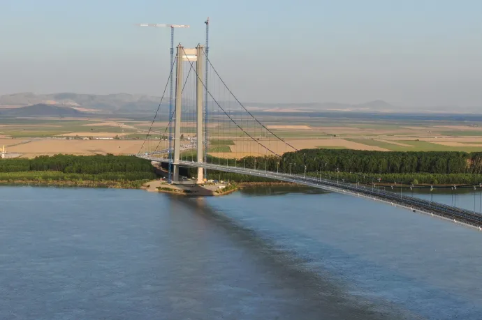 Egy napig sem kellett várni, máris megvolt az első koccanás a brăilai Duna-hídon