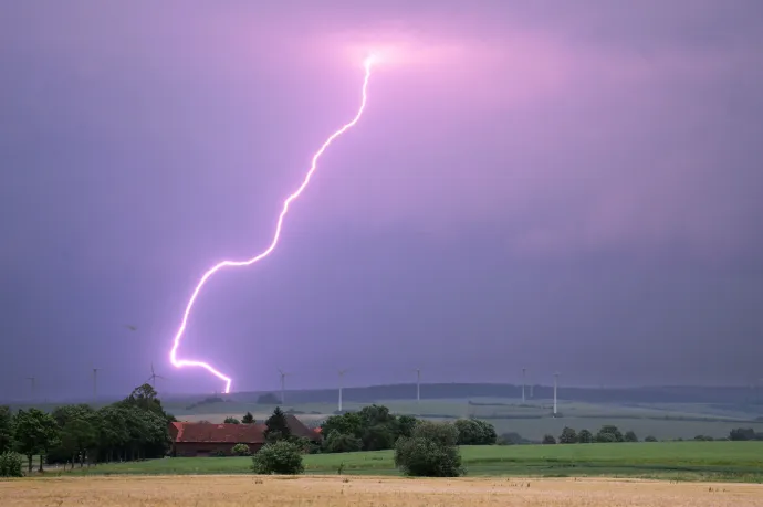 Viharokra figyelmeztetnek az ország nagy részén