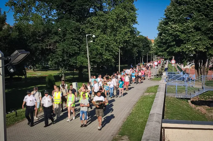 A szentivániak alig egy hete a tanárokkal, a tanárokért demonstráltak Győrben – Fotó: Cséfalvay Attila / Telex