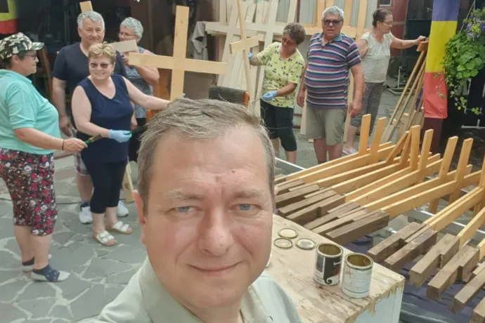 150 fakeresztet készül felállítani az úzvölgyi temetőben Mihai Tîrnoveanu