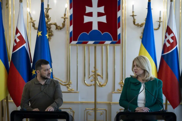 Zuzana Čaputová szlovák és Volodimir Zelenszkij ukrán elnök Pozsonyban 2023. július 7-én – Fotó: Tomas Benedikovic / AFP