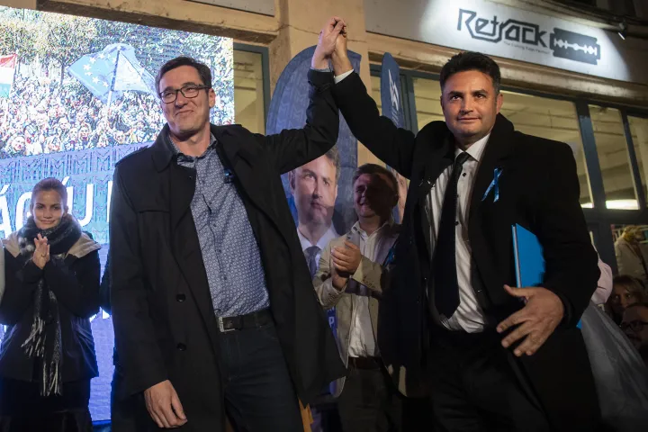 Karácsony Gergely és Márki-Zay Péter a Mindenki Magyarországa Mozgalom miniszterelnök-jelöltje az ellenzéki előválasztási eredményvárón a budapesti Anker közben 2021. október 17-én – Fotó: Bődey János / Telex