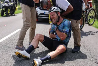 A mentőautóban ért véget Mark Cavendish Tour de France-pályafutása
