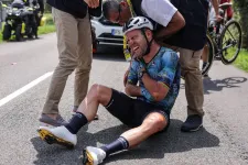A mentőautóban ért véget Mark Cavendish Tour de France-pályafutása