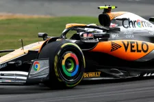 F1: hajszálon múlt, hogy a McLaren elverje Verstappent a brit időmérőn