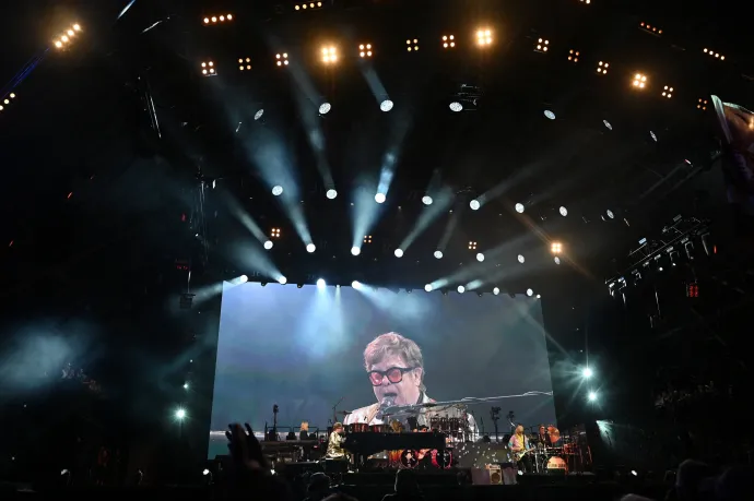 Elton John 50 év és 4000 koncert után befejezte