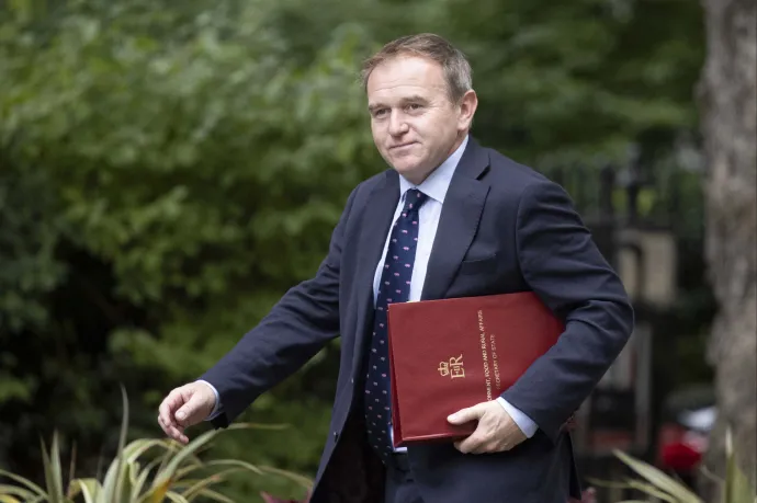 Beengedné a fiatalokat az EU-ból Angliába egy brexitpárti exminiszter