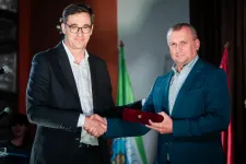 Karácsony Gergely a kárpátaljai Beregszászon járt, szimbolikusan fővárosi adományt is átadott