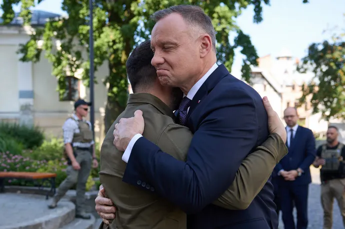 Zelenszkij és Andrzej Duda együtt emlékeztek a volhíniai mészárlás áldozataira