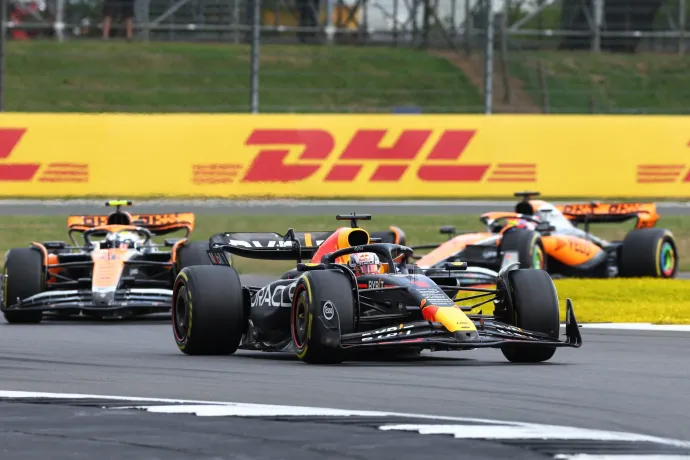 Verstappen két körig izgulhatott a Brit Nagydíjon, hatalmas F1-rekordot állított be a Red Bull